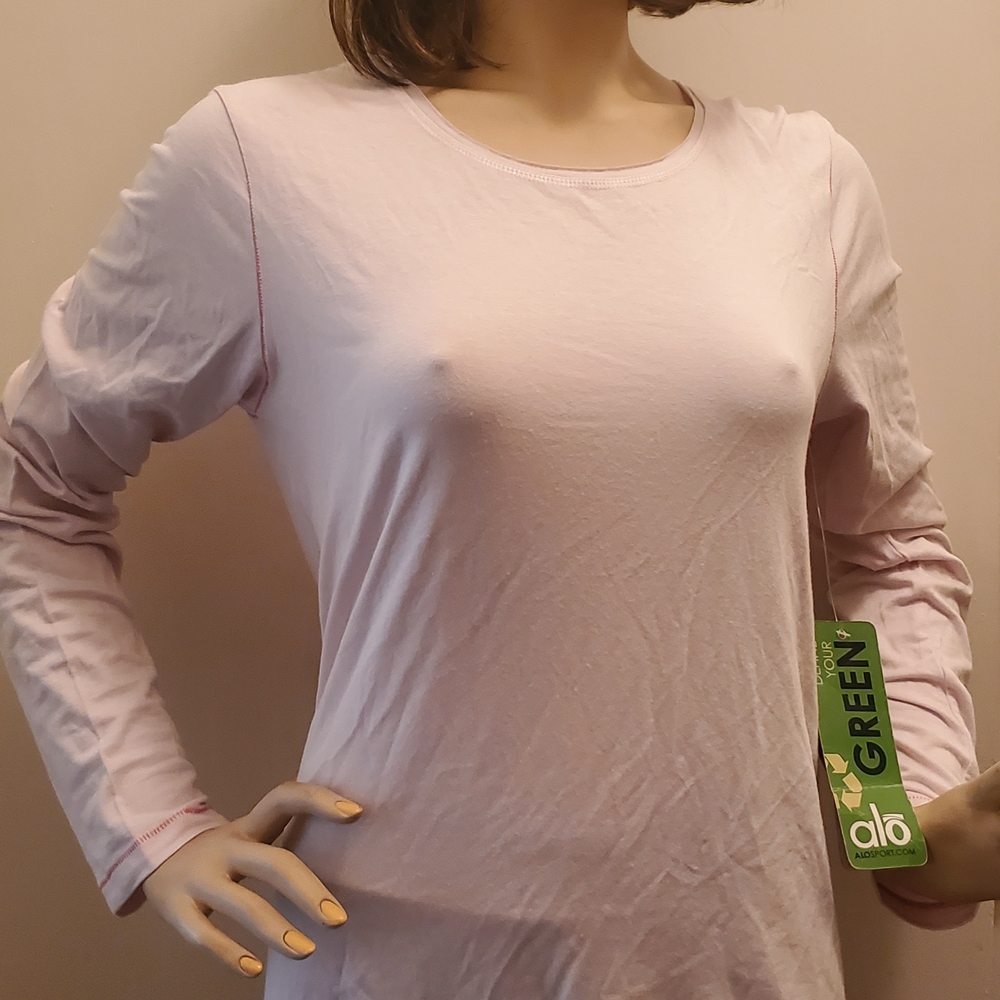 ALO Yoga  Green Women's Light Pink Long Sleeve Tee.